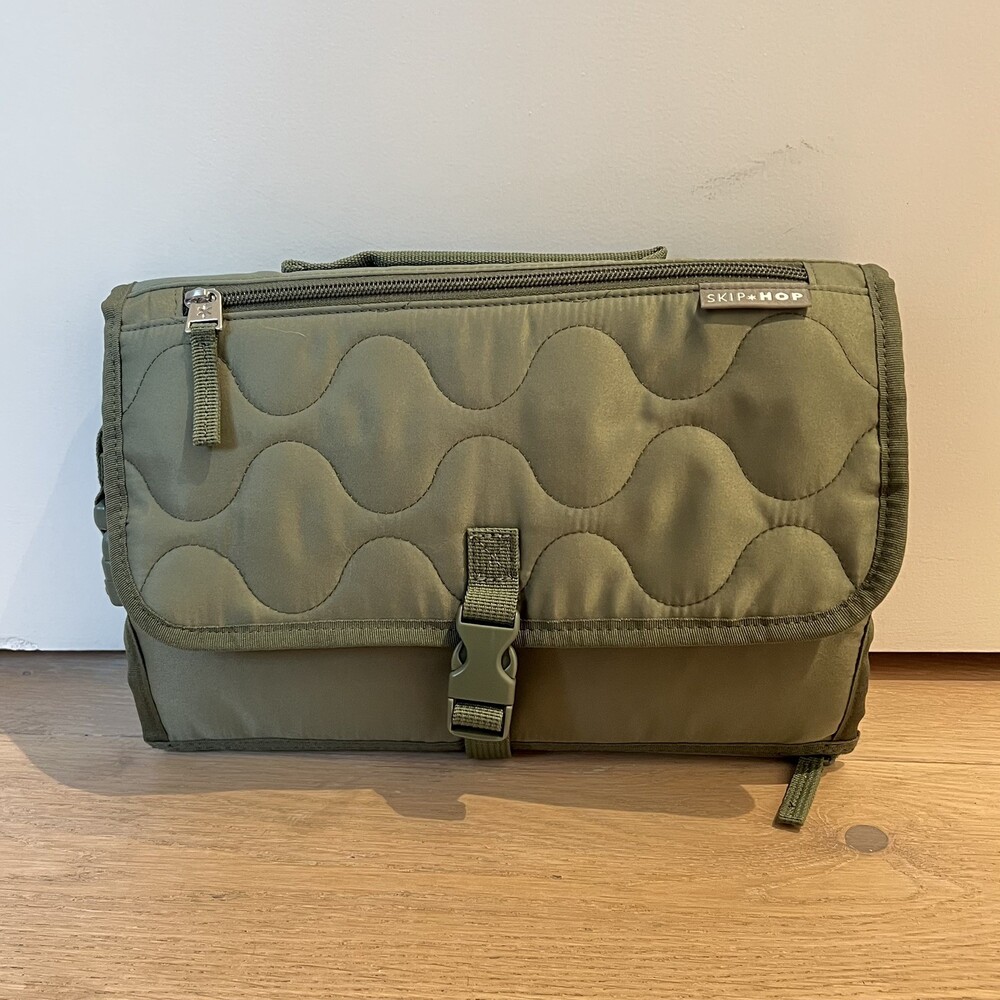 NWOT Skip Hop Pronto Portable Diaper Changing Station & Wipes Tote Clutch Sage